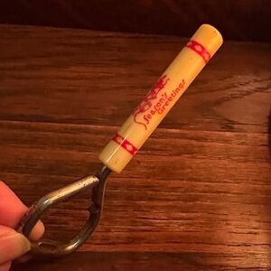 Vintage Seasons Greetings Bottle Opener Lake Ave Tavern Kirkland WA